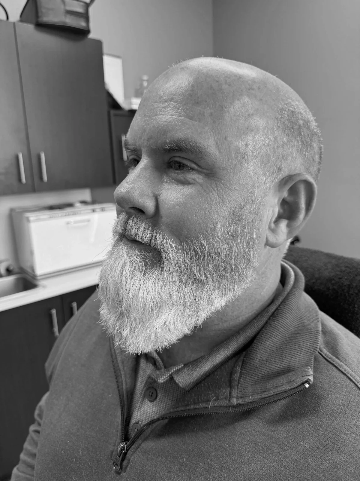 Smoothly shaved head and a precisely shaped white beard at PLATA