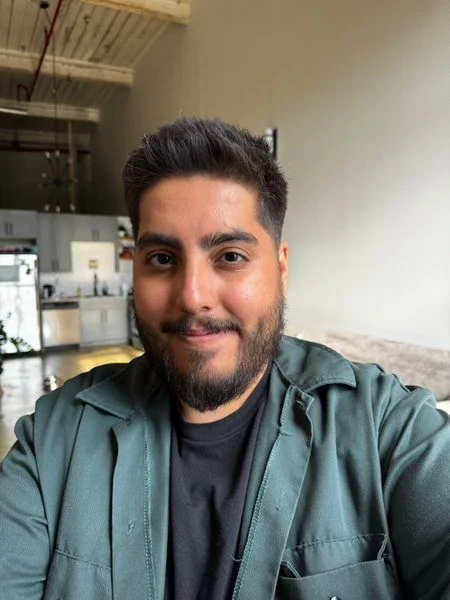 Eddie, barber at PLATA Barbershop